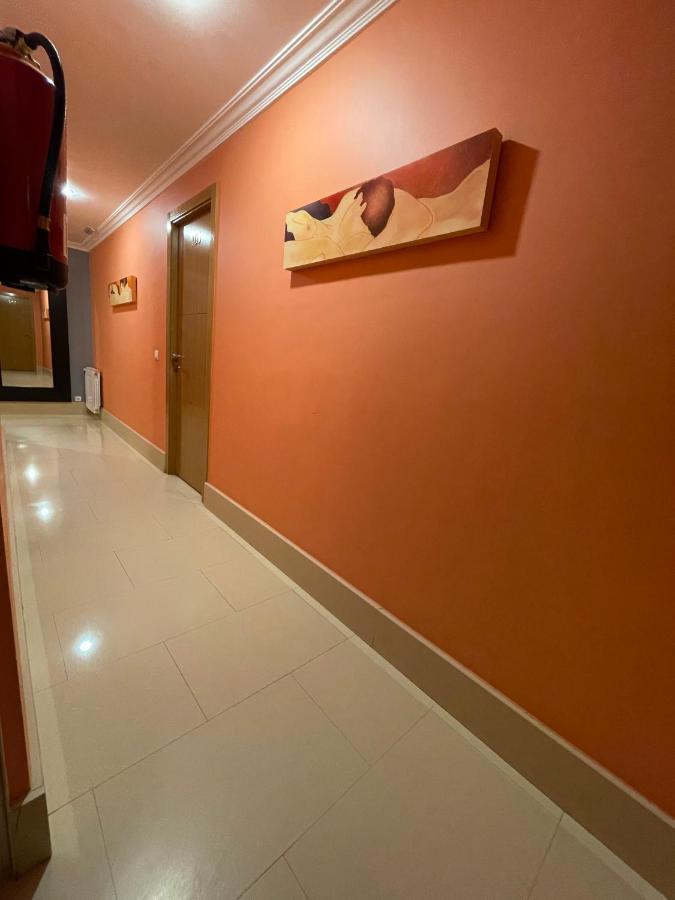 Hostal Santiago 2 Burgos Exterior photo